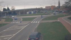 Křižovatka ulic Velká Dlážka a Polní