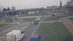 Křižovatka ulic Velká Dlážka a Polní