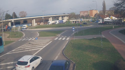 Křižovatka ulic Velká Dlážka a Polní