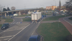 Křižovatka ulic Velká Dlážka a Polní