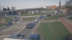 Křižovatka ulic Velká Dlážka a Polní