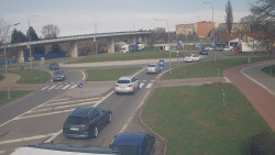 Křižovatka ulic Velká Dlážka a Polní