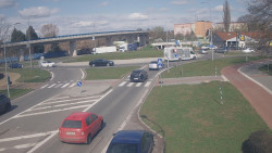 Křižovatka ulic Velká Dlážka a Polní