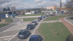 Křižovatka ulic Velká Dlážka a Polní