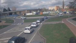 Křižovatka ulic Velká Dlážka a Polní