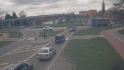 Křižovatka ulic Velká Dlážka a Polní