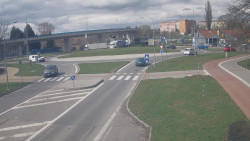 Křižovatka ulic Velká Dlážka a Polní