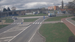 Křižovatka ulic Velká Dlážka a Polní