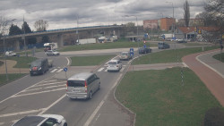 Křižovatka ulic Velká Dlážka a Polní