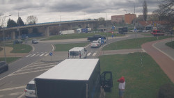 Křižovatka ulic Velká Dlážka a Polní