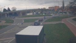 Křižovatka ulic Velká Dlážka a Polní