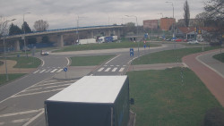 Křižovatka ulic Velká Dlážka a Polní