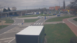 Křižovatka ulic Velká Dlážka a Polní