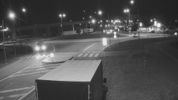 Křižovatka ulic Velká Dlážka a Polní