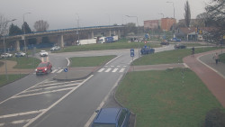 Křižovatka ulic Velká Dlážka a Polní