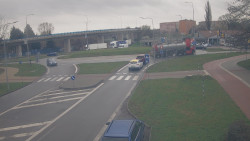 Křižovatka ulic Velká Dlážka a Polní