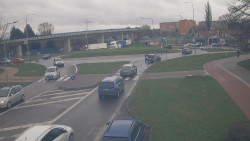 Křižovatka ulic Velká Dlážka a Polní