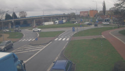 Křižovatka ulic Velká Dlážka a Polní