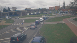 Křižovatka ulic Velká Dlážka a Polní