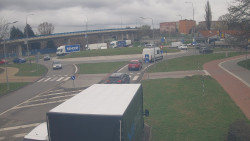 Křižovatka ulic Velká Dlážka a Polní