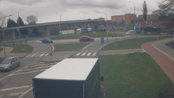 Křižovatka ulic Velká Dlážka a Polní