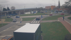 Křižovatka ulic Velká Dlážka a Polní