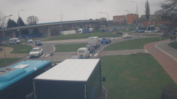 Křižovatka ulic Velká Dlážka a Polní