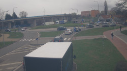 Křižovatka ulic Velká Dlážka a Polní