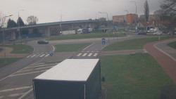 Křižovatka ulic Velká Dlážka a Polní