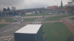 Křižovatka ulic Velká Dlážka a Polní