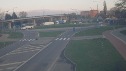 Křižovatka ulic Velká Dlážka a Polní