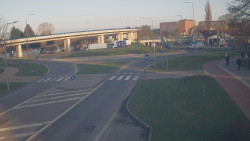 Křižovatka ulic Velká Dlážka a Polní