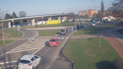 Křižovatka ulic Velká Dlážka a Polní