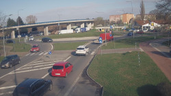 Křižovatka ulic Velká Dlážka a Polní