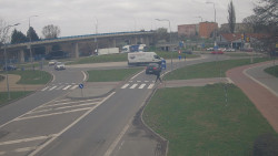 Křižovatka ulic Velká Dlážka a Polní