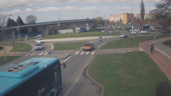 Křižovatka ulic Velká Dlážka a Polní