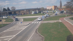 Křižovatka ulic Velká Dlážka a Polní