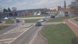 Křižovatka ulic Velká Dlážka a Polní