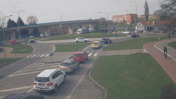 Křižovatka ulic Velká Dlážka a Polní