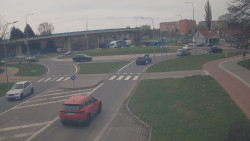 Křižovatka ulic Velká Dlážka a Polní