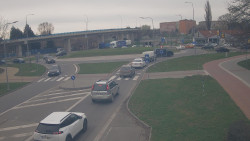 Křižovatka ulic Velká Dlážka a Polní