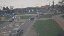 Křižovatka ulic Velká Dlážka a Polní