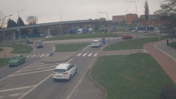 Křižovatka ulic Velká Dlážka a Polní