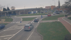 Křižovatka ulic Velká Dlážka a Polní