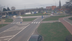 Křižovatka ulic Velká Dlážka a Polní