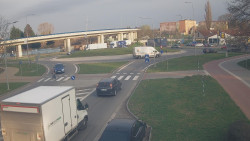 Křižovatka ulic Velká Dlážka a Polní