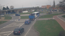 Křižovatka ulic Velká Dlážka a Polní