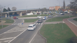 Křižovatka ulic Velká Dlážka a Polní