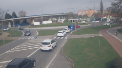 Křižovatka ulic Velká Dlážka a Polní