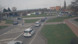 Křižovatka ulic Velká Dlážka a Polní